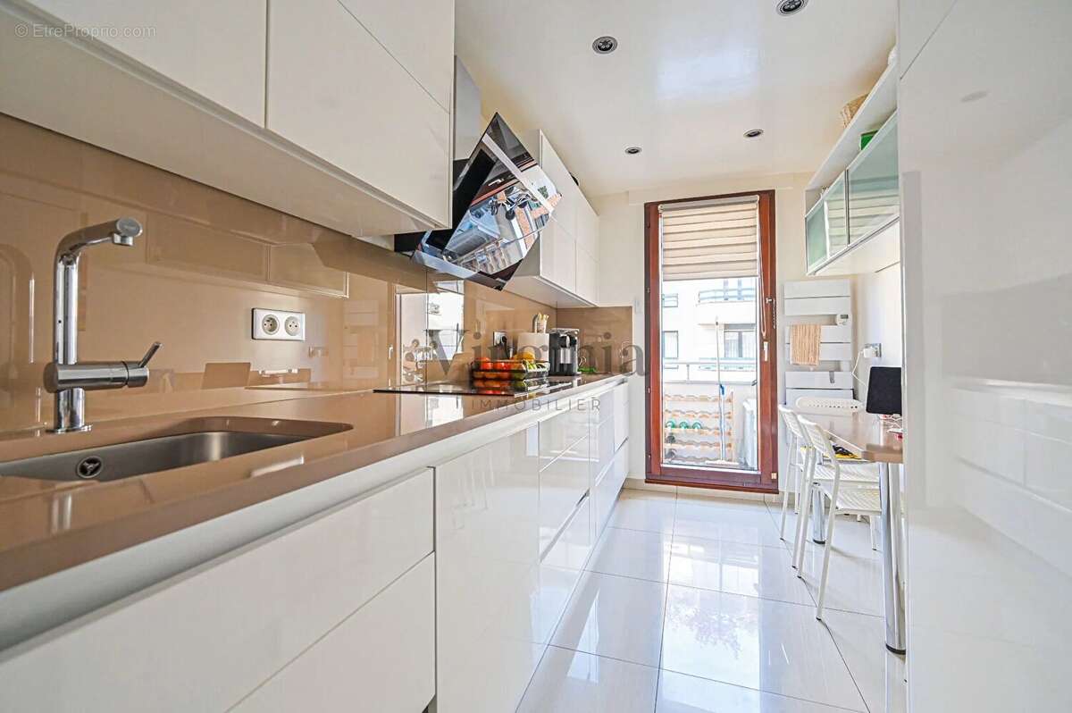 Appartement à CHARENTON-LE-PONT