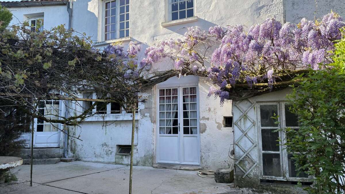 Maison à CHEF-BOUTONNE