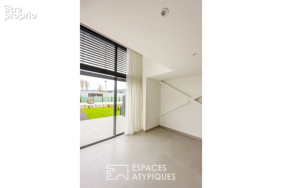 Loft contemporain en duplex et sa terrasse dans une ancienne friche industrielle - photo 7