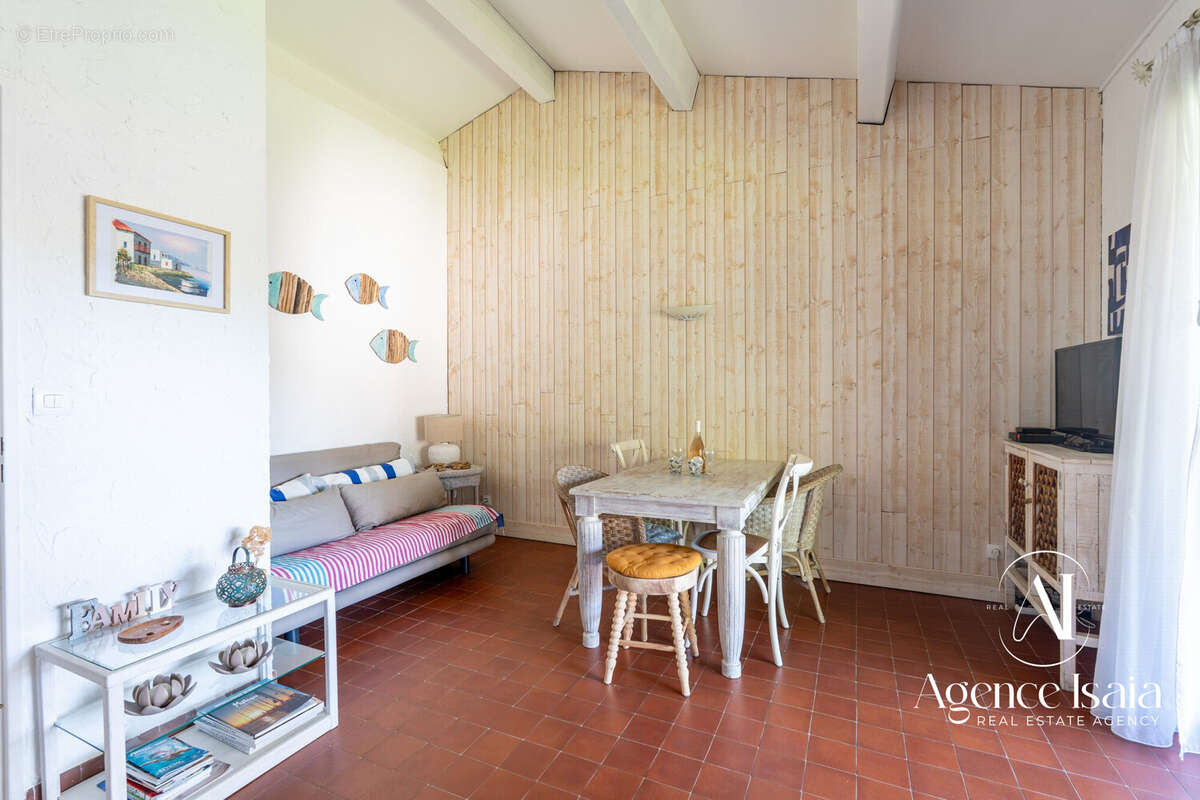 Appartement à LA CROIX-VALMER