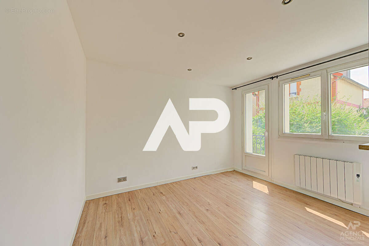 Appartement Rueil Malmaison 2 pièce(s) 37.37 m2 - photo 2