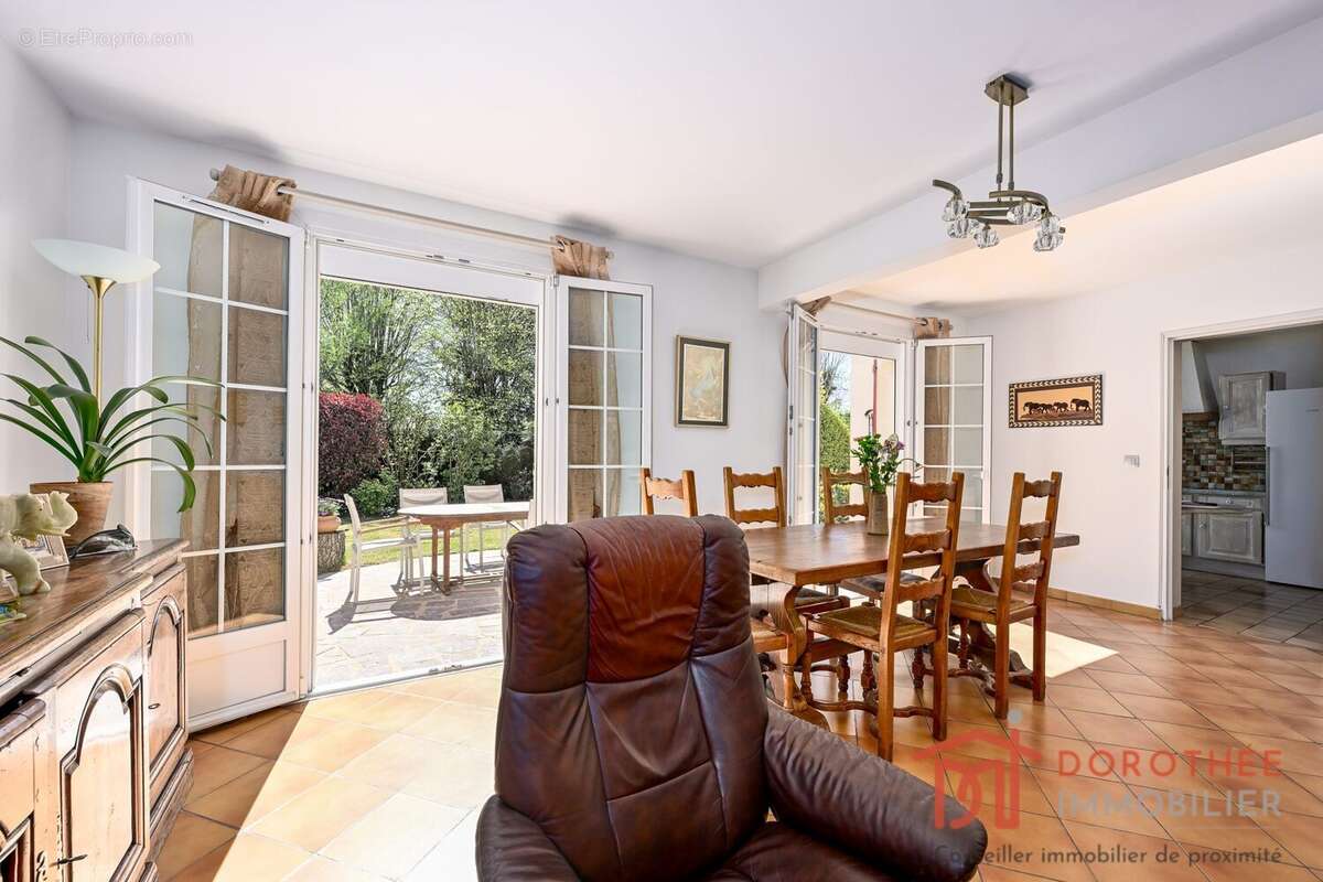 Maison 148 m² à Marolles-En-Brie  - photo 6