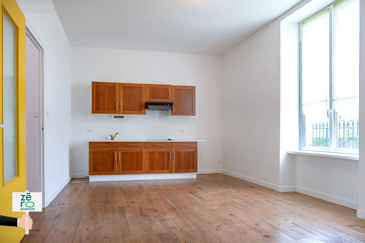 Maison à CHAMPAGNE-LES-MARAIS