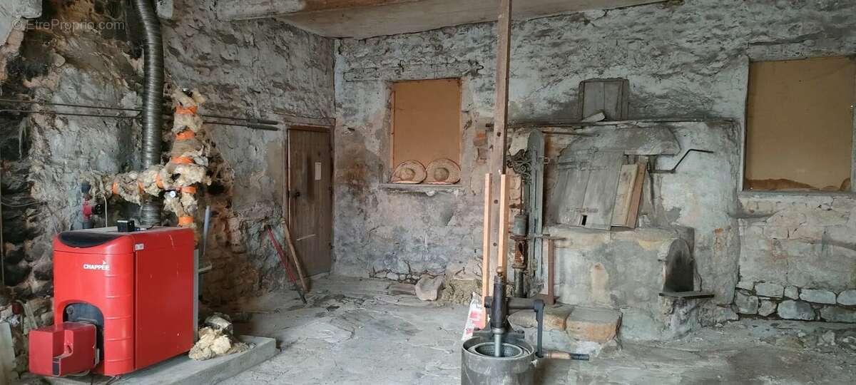 Maison à SAINT-BONNET-DE-JOUX