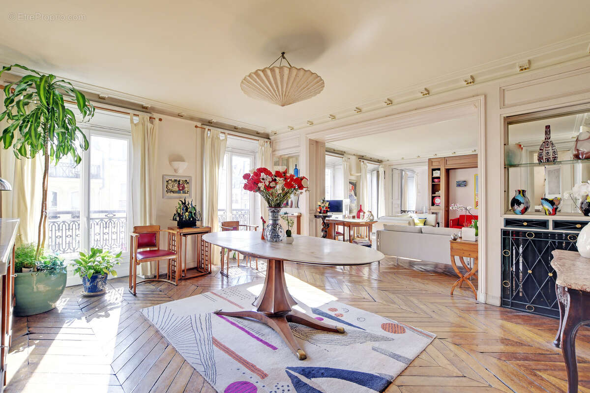 Appartement à PARIS-1E