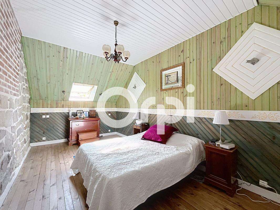 Maison en pierre de caractère 219m2 – Saint-Pantaléon-de-Larche - photo 13