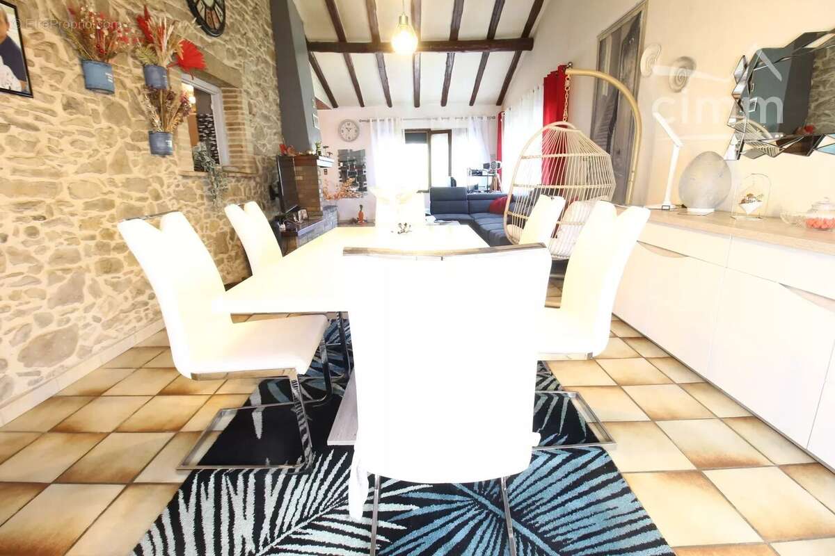A vendre 2 maisons sur 23 000m² de terrain bordé par une rivière - photo 3