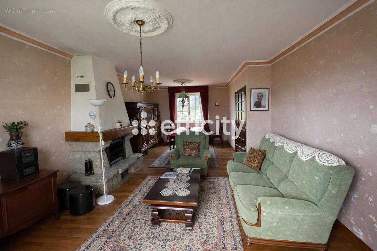 Maison à SAINT-HERNIN