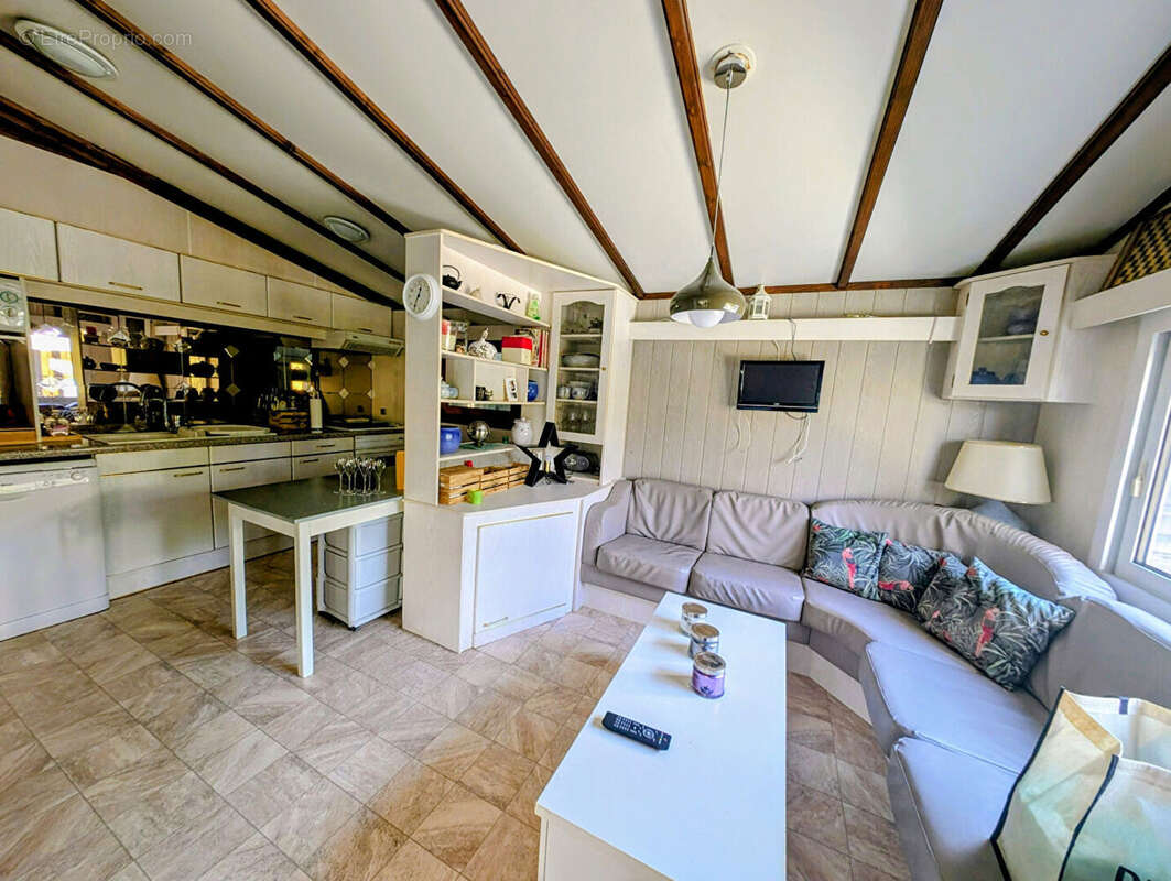 Maison à MEJANNES-LE-CLAP