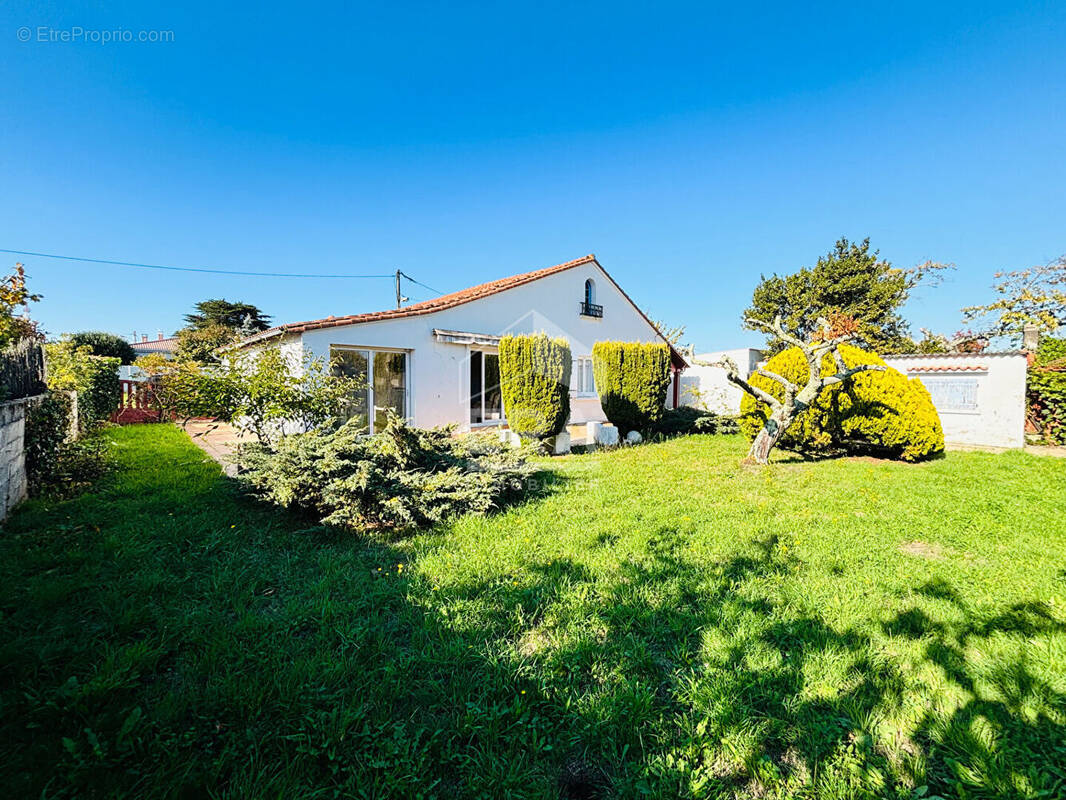 Maison à VAUX-SUR-MER