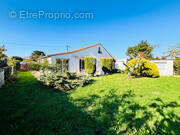 Maison à VAUX-SUR-MER