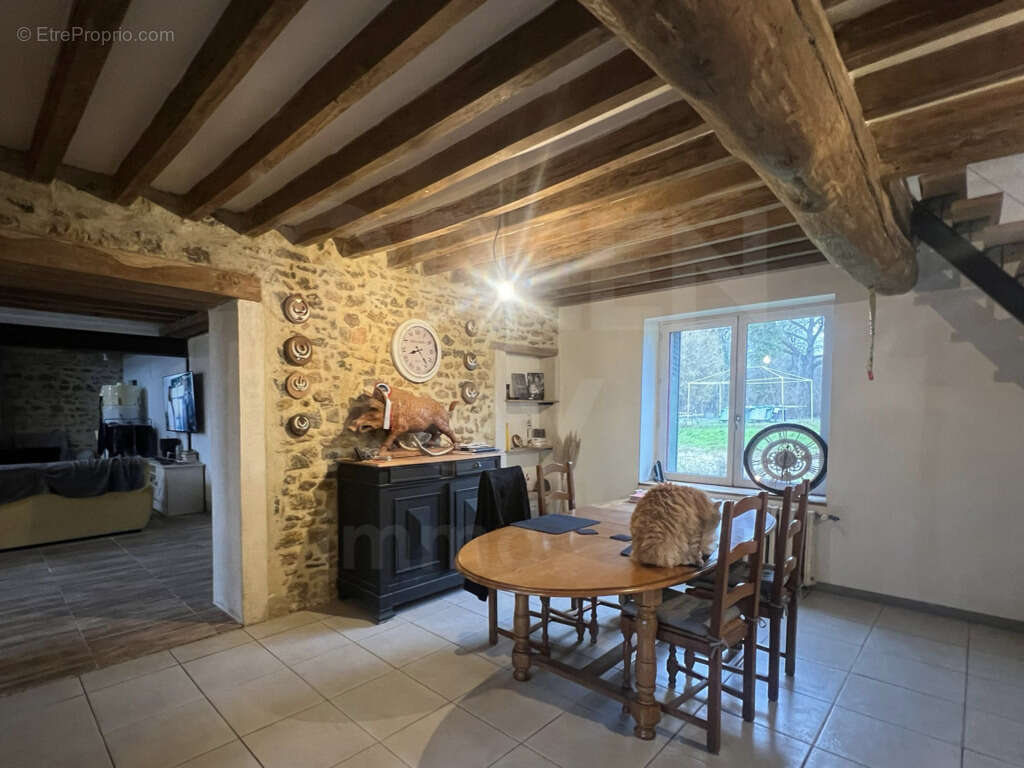 Maison à SAINT-AMAND-EN-PUISAYE