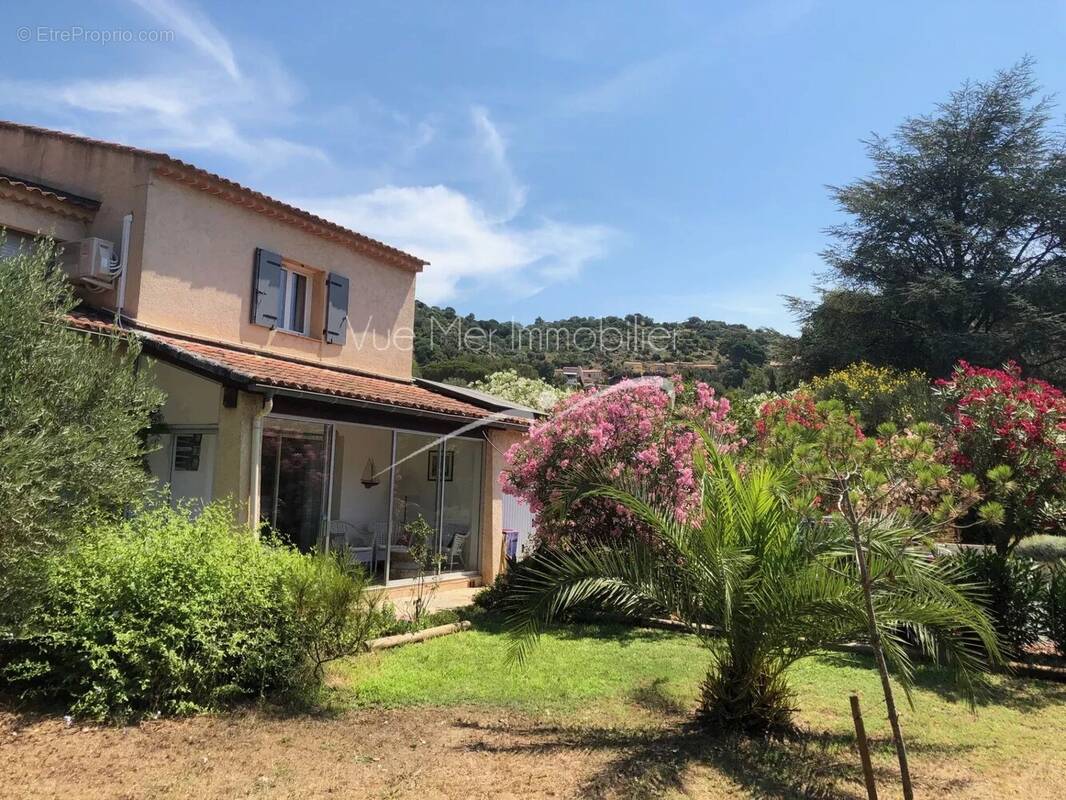 Maison à BORMES-LES-MIMOSAS