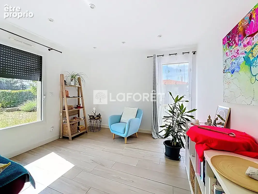 Villa contemporaine 188 m² avec piscine  4 chambres + 2 bureaux Régnié-Durette - photo 9
