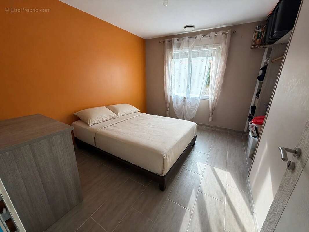 Maison contemporaine de plain-pied de 155m2 habitables avec dépendances sur un terrain de 2 839m2 clos - photo 5