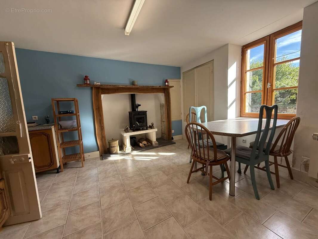 Maison à SAINT-PARDOUX-LA-RIVIERE