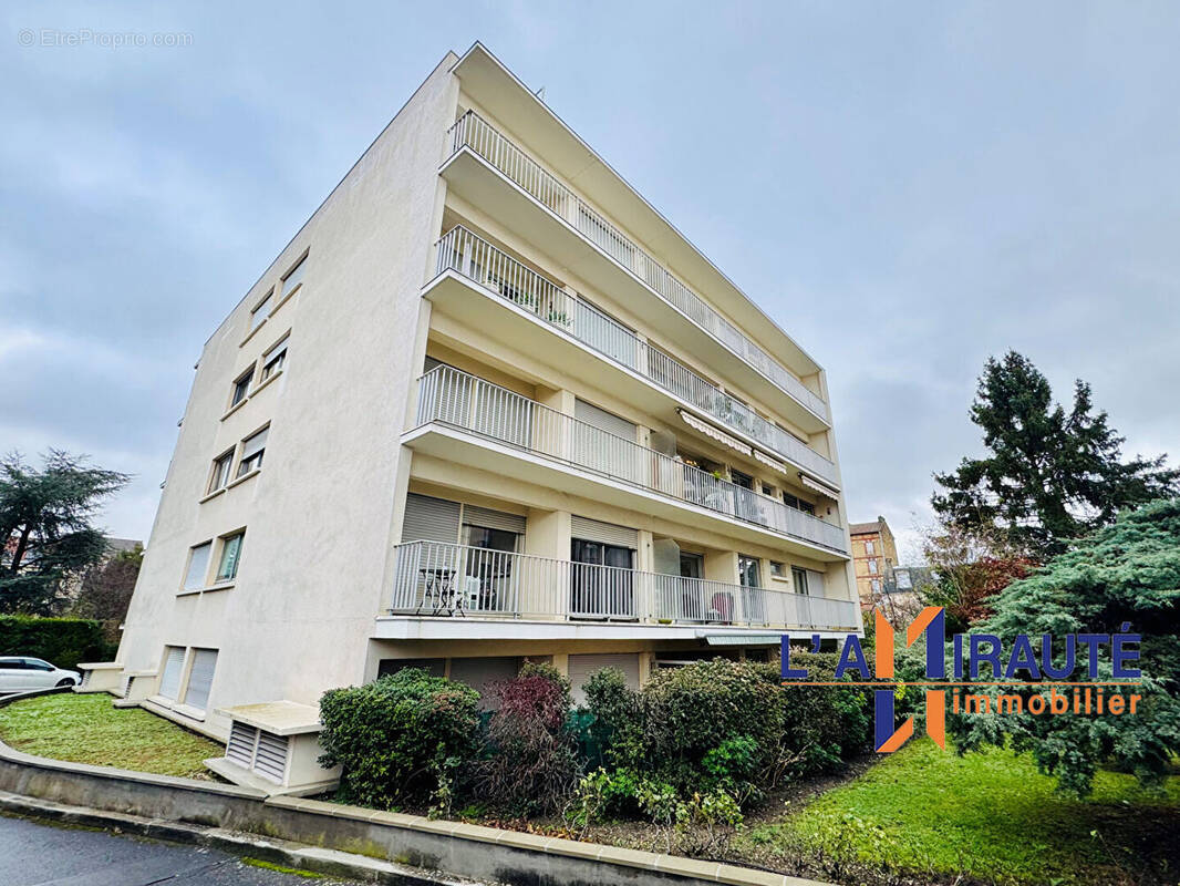 Appartement à HOUILLES