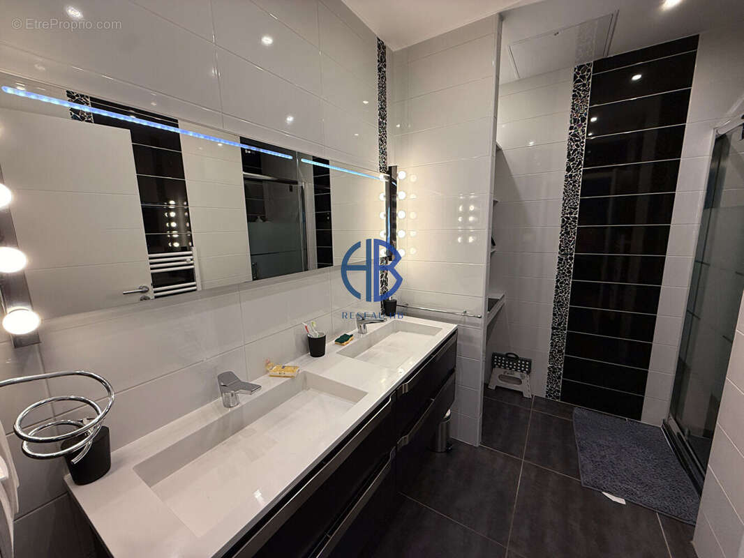 Appartement à SAINT-ETIENNE-DE-SAINT-GEOIRS