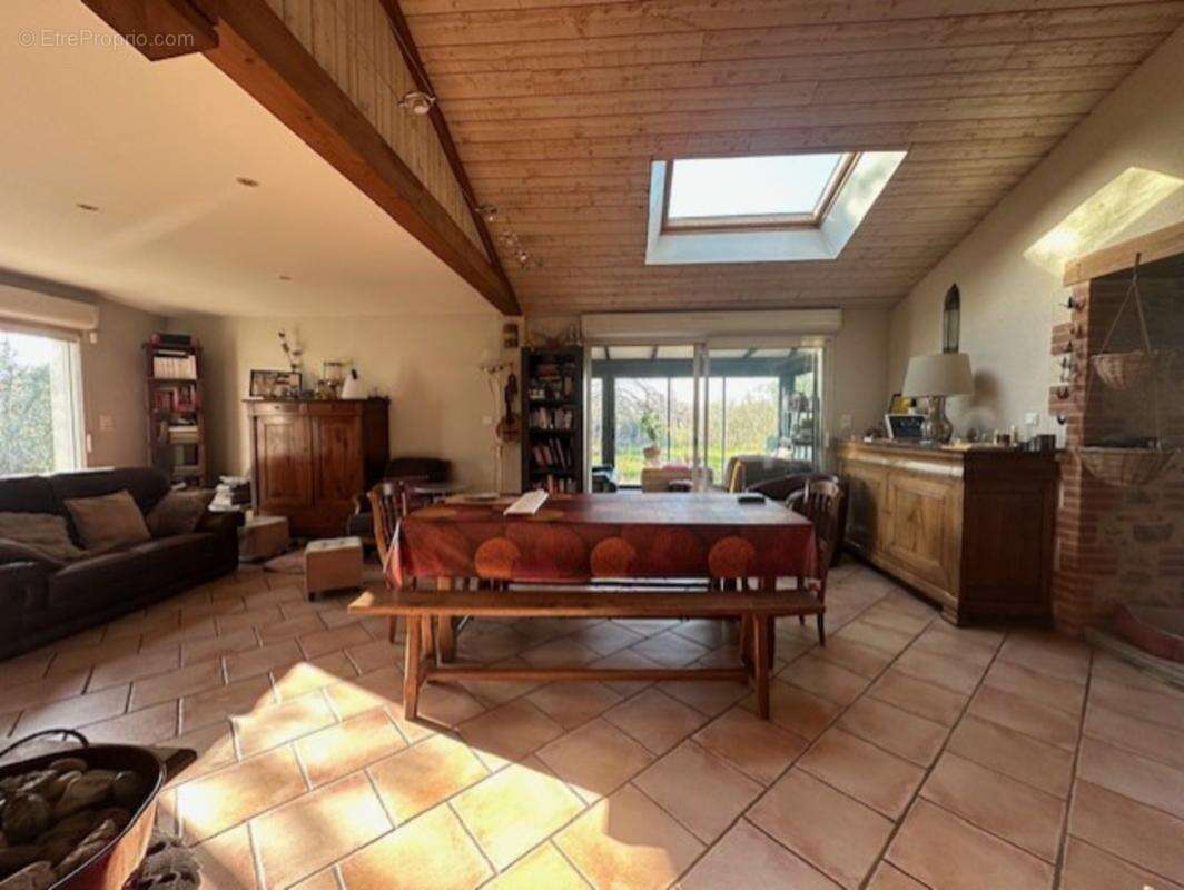 AUBIGNY-LES CLOUZEAUX, Longère 156 m², dépendance, 3569 m² terrain - photo 4