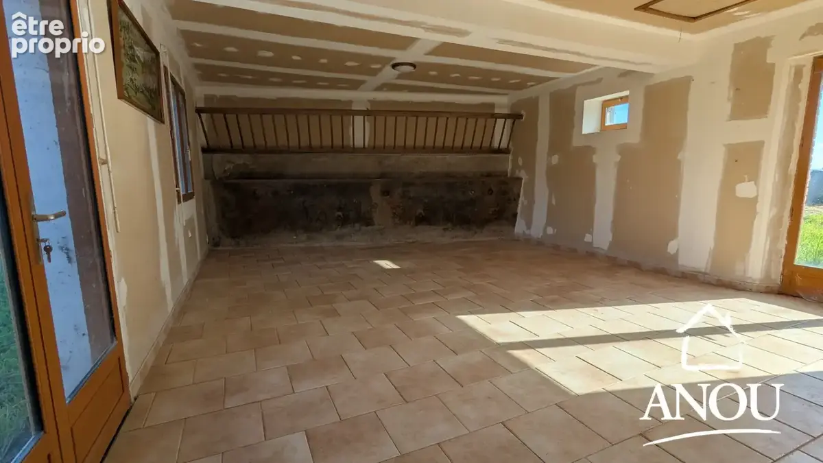 Vaste maison de plain-pied avec dépendances - photo 6