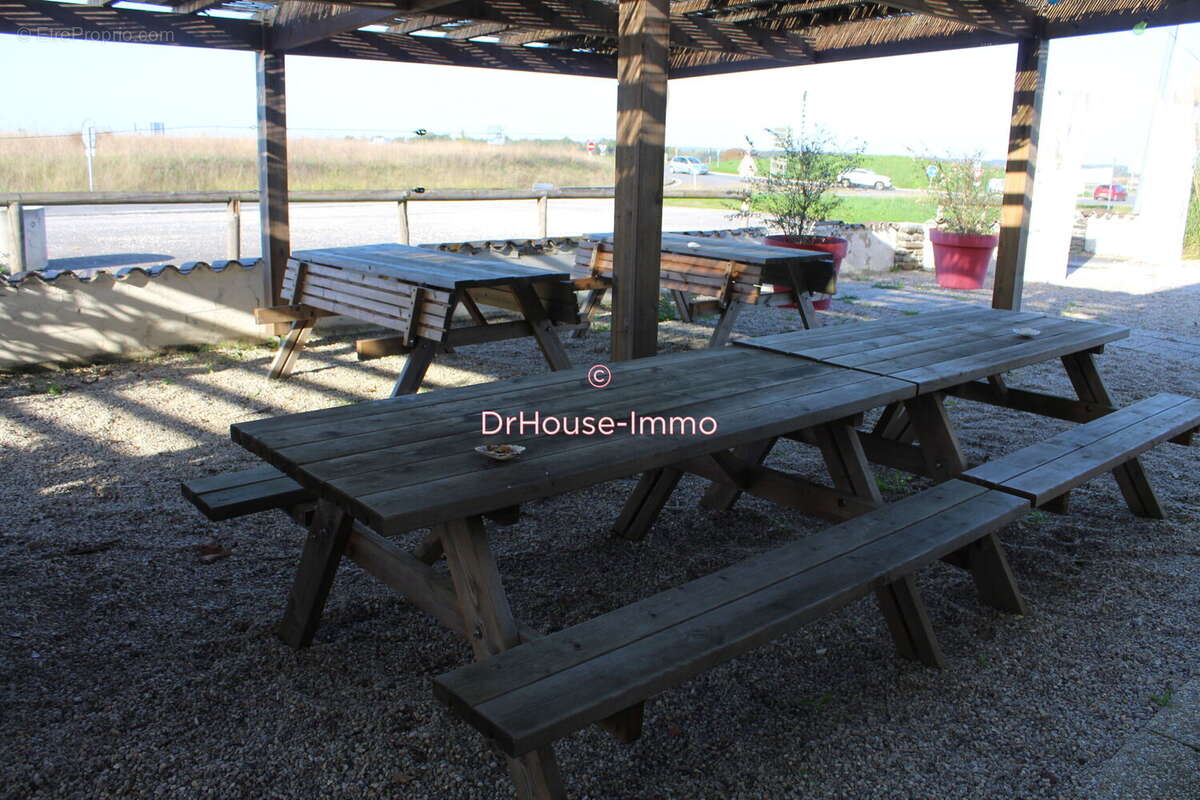 Commerce à ROULLET-SAINT-ESTEPHE