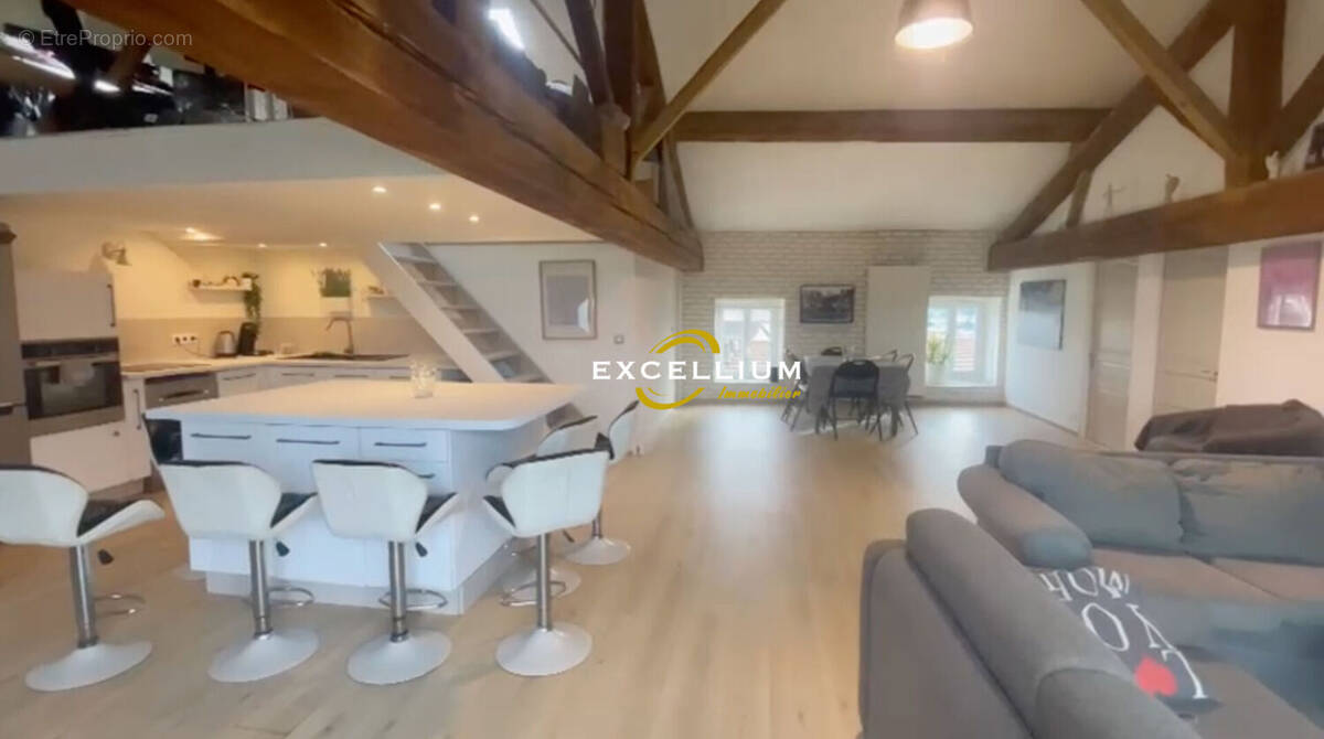 Appartement à CAILLOUX-SUR-FONTAINES