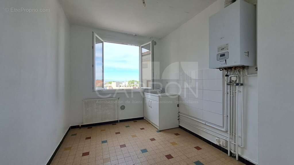 Lyon 7 – appartement t3 de 70 m² en dernier étage avec vue dégagée - photo 4