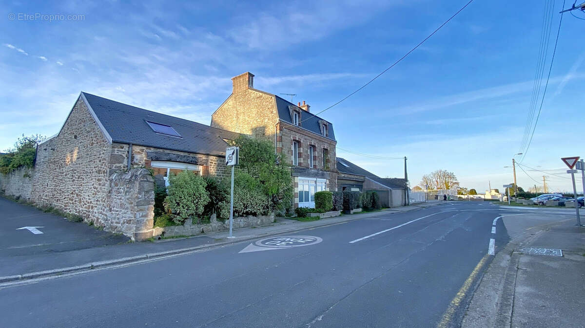 Maison à SAINT-PIERRE-EGLISE