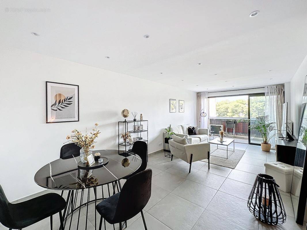 Appartement à LE CANNET