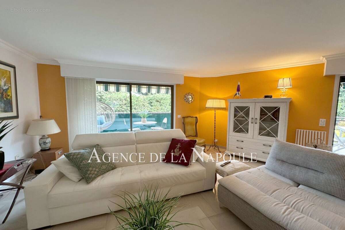 Appartement à MANDELIEU-LA-NAPOULE