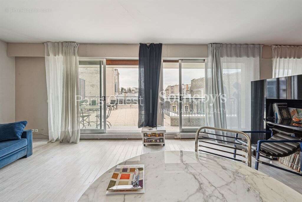 Appartement à PARIS-16E