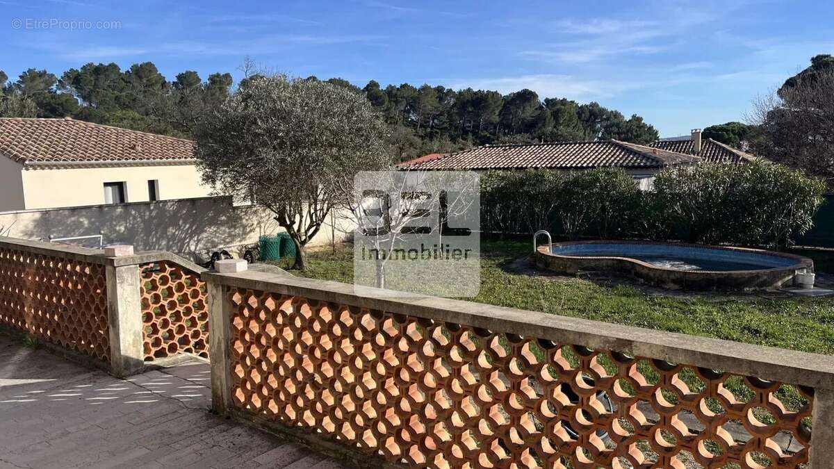 Maison à LAUDUN-L'ARDOISE