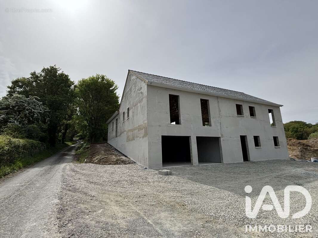 Maison 220 m² à Saint-Sulpice  - photo 3