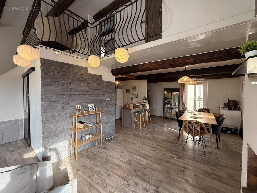 Appartement à BAGNOLS-SUR-CEZE
