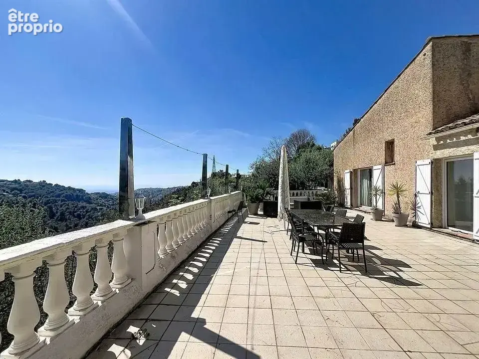 Nice – Villa avec vue mer, piscine et environnement calme - photo 11