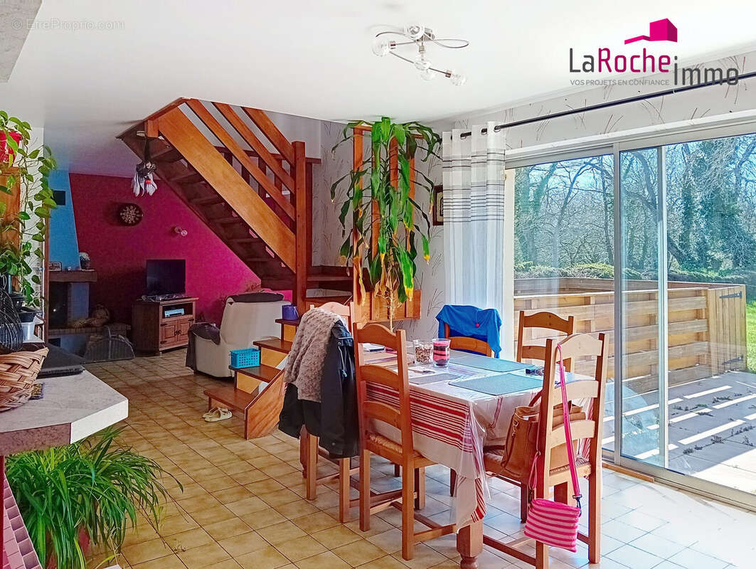 Maison à PLOUGAR