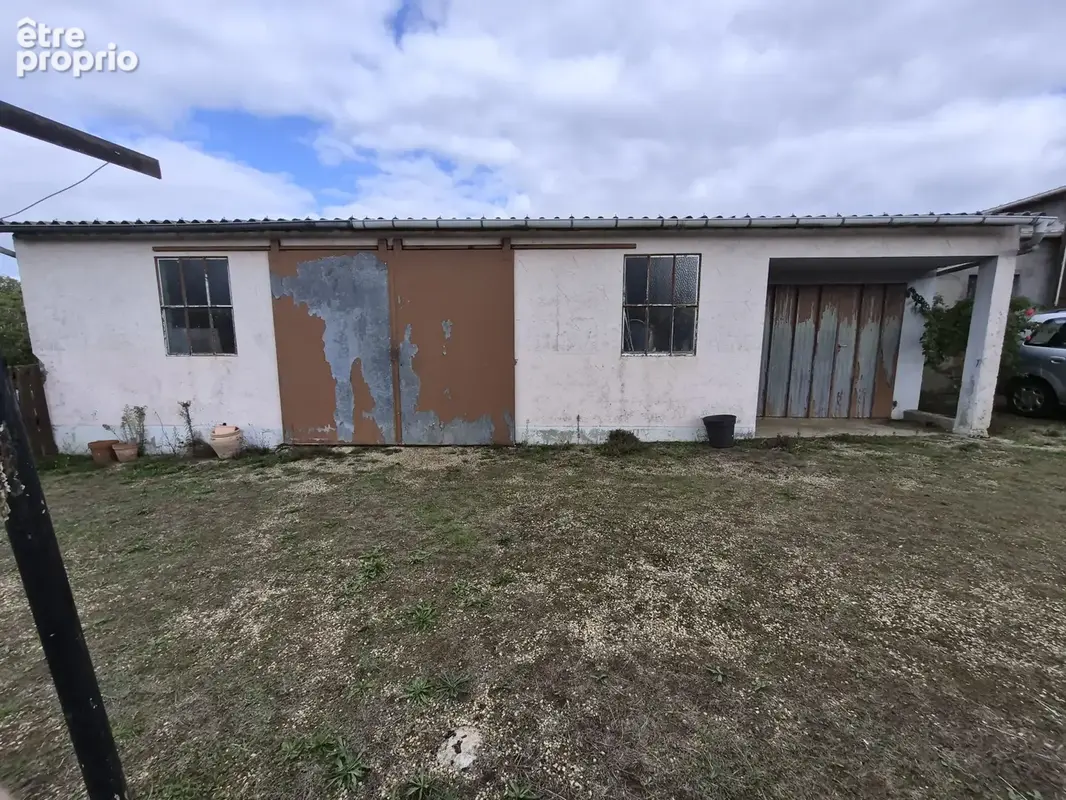 NAINTRÉ   Ensemble immobilier avec deux maisons, dépendances et accès au Clain - photo 29