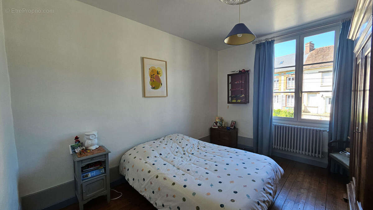 Maison à MILLY-SUR-THERAIN