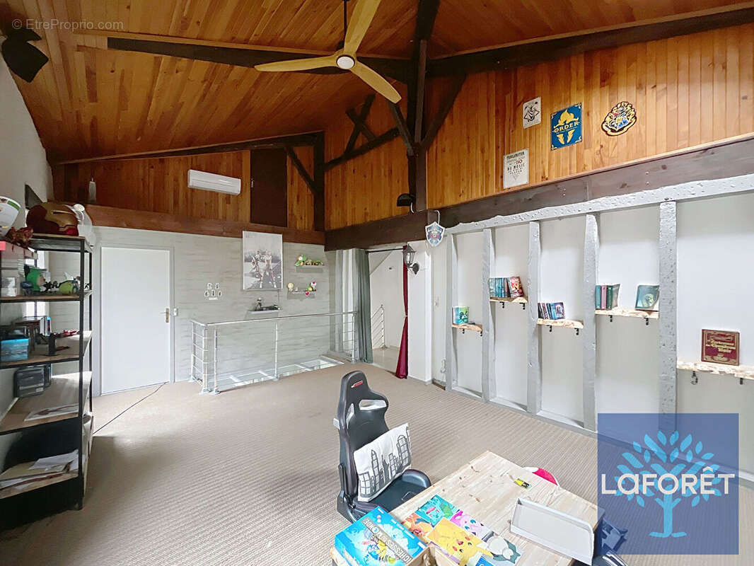 Maison de caractère rénovée - Beaux volumes & vue forêt - photo 5