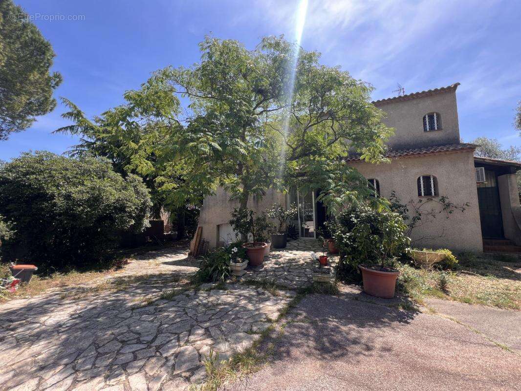 Maison à COURNONSEC