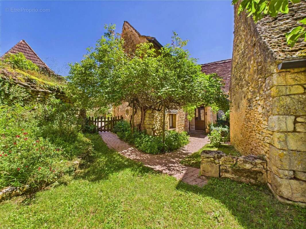 Un charmant ensemble de maisons en pierre – une opportunité de vie et d’affaire - photo 17