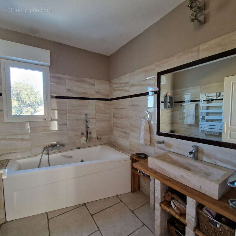 Golfe de St-Tropez villa récente 205 m2 8 pièces, 5 chambres dont 3 de plain-pied... - photo 8
