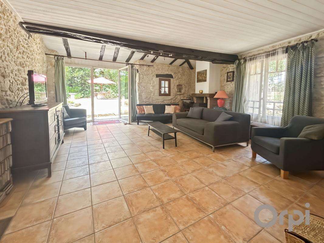 Maison de village en pierre avec deux chambres et jardin - photo 9