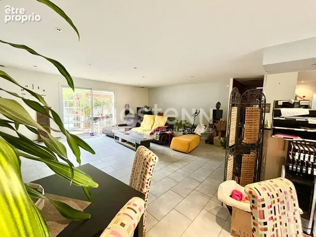 Villa plain-pied 140 m² - 3 chambres, piscine et cuisine d'été sur 1200 m² à Aigues-Vives - photo 4
