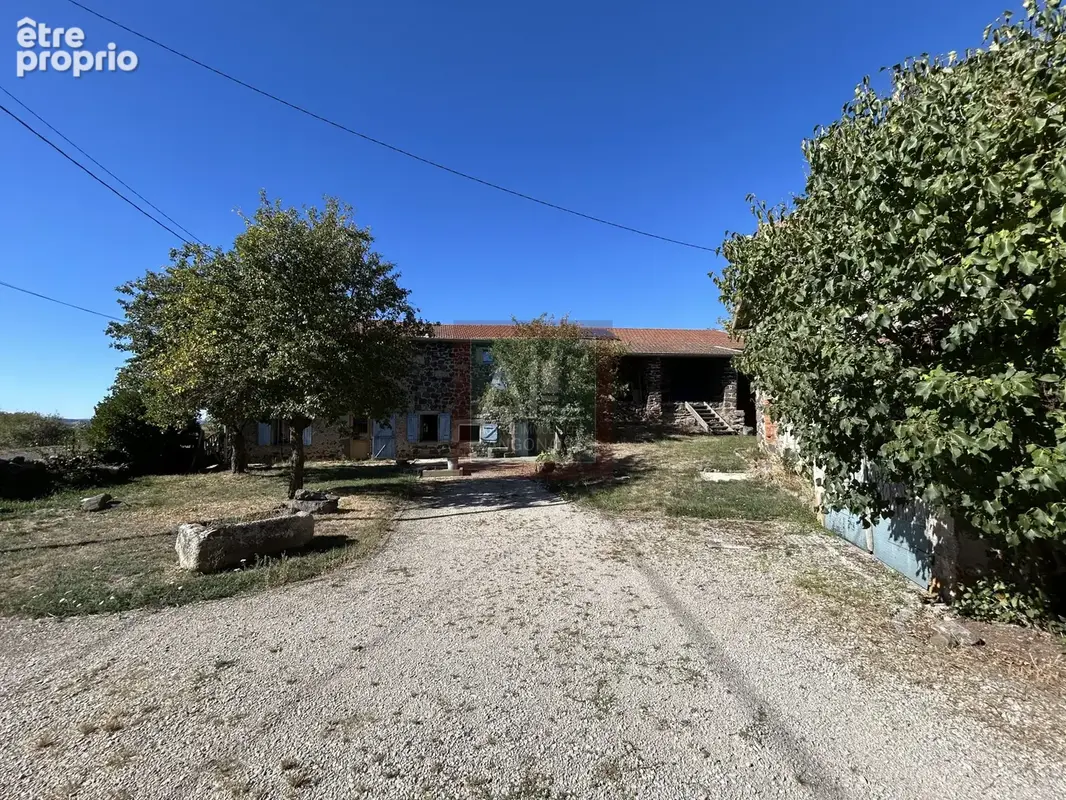 corps de ferme avec gîte, dépendance et terrain. - photo 2