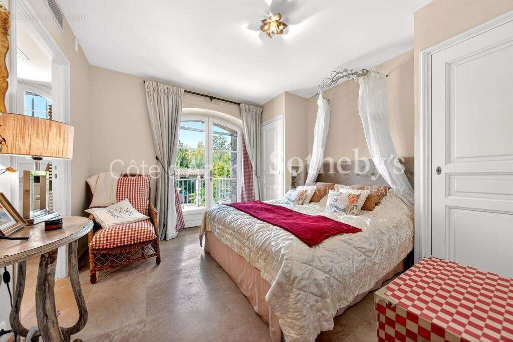 Maison à MOUGINS