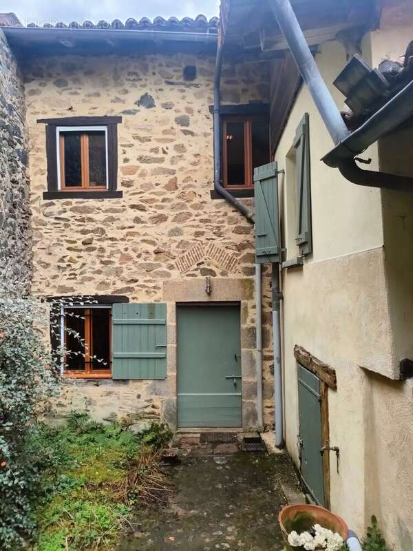 Maison à SAINT-LAURENT-SUR-GORRE