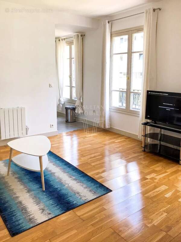 Exclusivité - passy / trocadéro - grand studio - vendu meuble - - photo 2