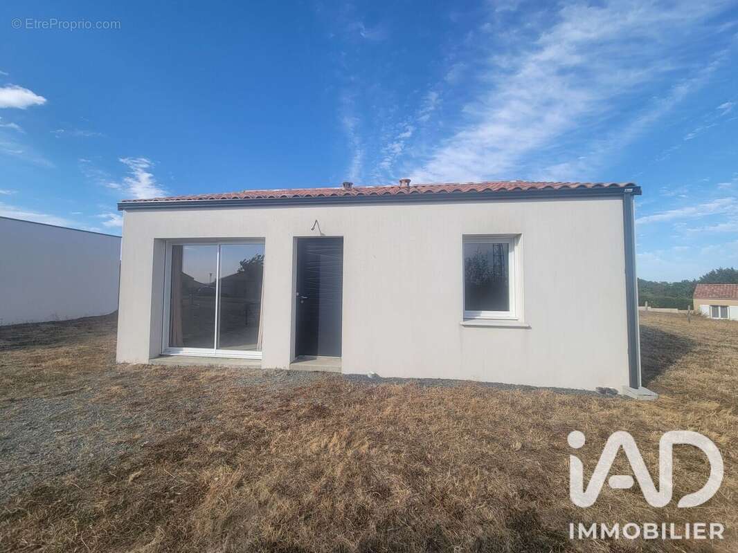 Maison 60 m² à Montournais  - photo 2