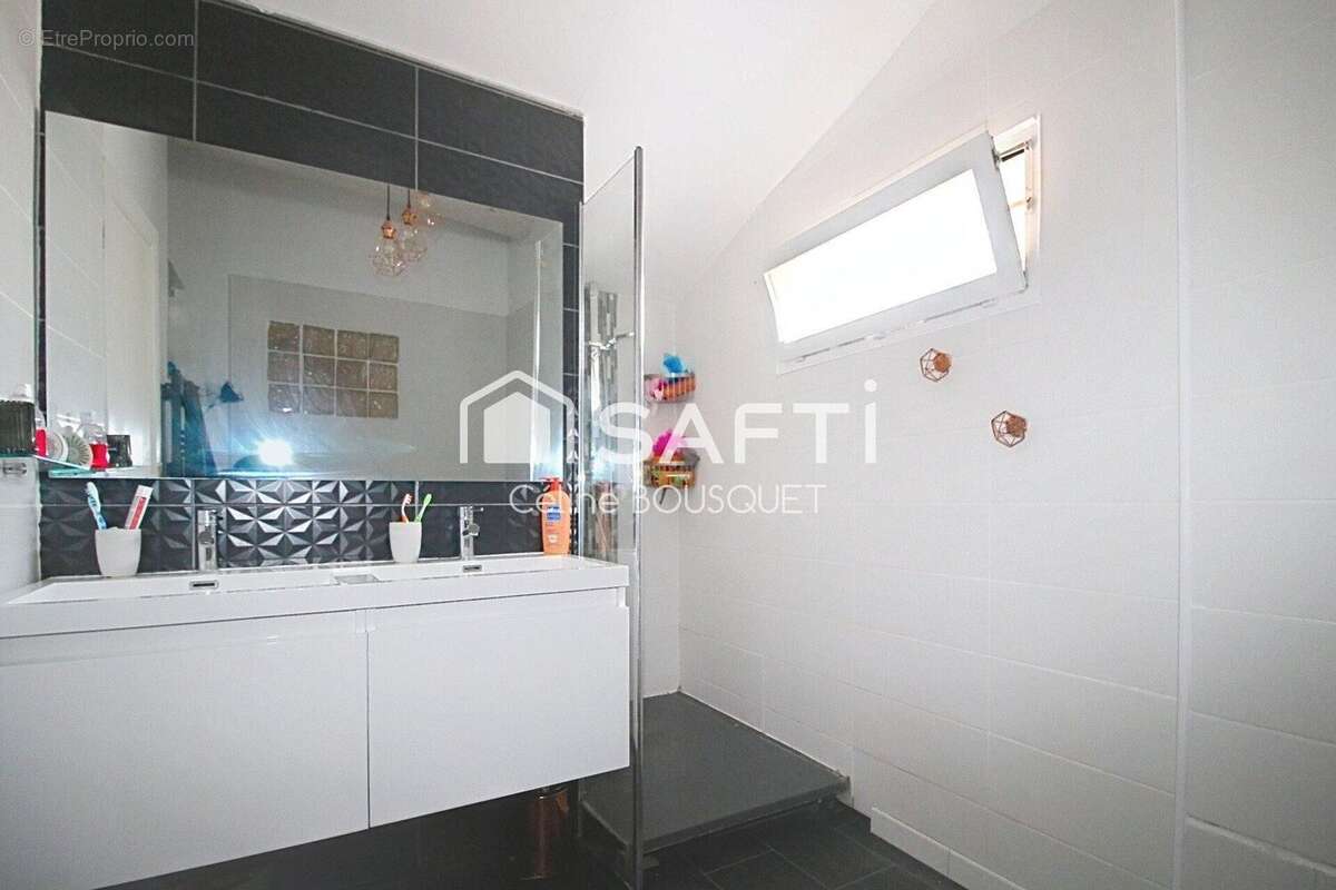 Photo 8 - Maison à UCHAUD